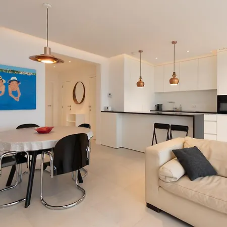 On Zeedijk With Sea View