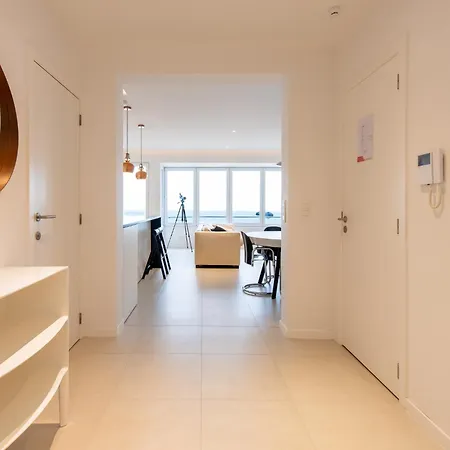 On Zeedijk With Sea View *