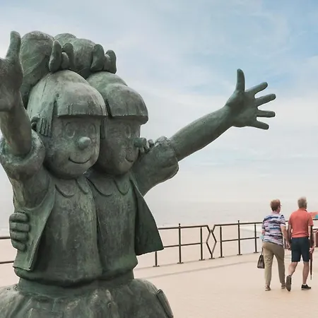 On Zeedijk With Sea View 아파트